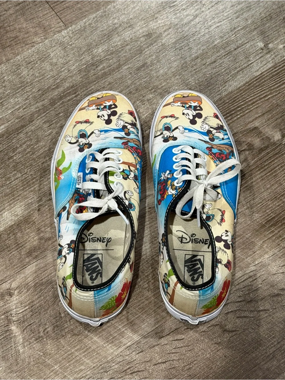 Vans x Disney Rare Limited Edition Mickey Mouse Aloha Sneakers 9 M 10.5 W